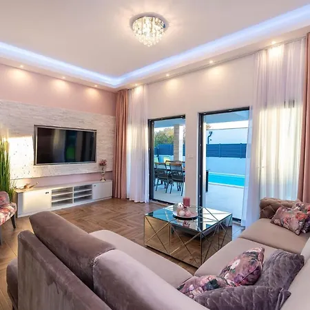 Lorena Dalmacija Villa *